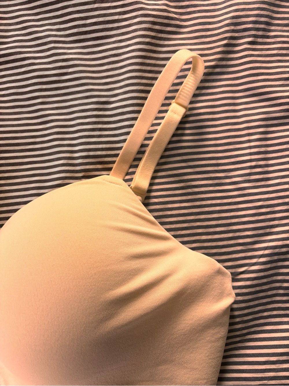 Seamless Cream Everyday Comfort Bra wireless - Picture 3 of 6